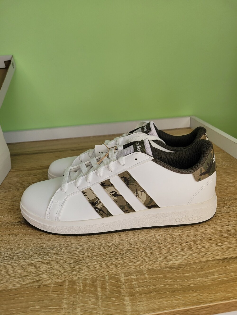 Adidas Youth Grand Court Sneakers NWT 7M/40
